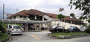 Salak Selatan station (Rawang-Seremban Line) (exterior), Kuala Lumpur.jpg