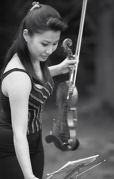 File:Sarah Chang before performing.jpg