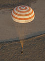 A Soyuz TMA-09M pousa no Casaquistão trazendo Yurchikhin, Nyberg e Parmitano.