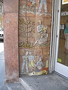 Bas-relief à l'entrée d'une papeterie, 21 boulevard Saint-István, Budapest