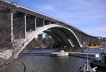 Tranebergsbron var ett annat stort infrastrukturprojekt som realiserades på 1930-talet. Bron invigdes 1934 men på 1990-talet var den starkt sliten och klarade inte längre den stora trafikbelastningen. Det beslöts att ett nytt, tredje brovalv skulle byggas och för att bevara stadsbilden intakt bestämdes även att den nya bron skulle likna den gamla. Tranebergsbron byggdes ut och renoverades 1999–2005. Det numera mycket blekta färgfotografi från 1937 togs av Gustaf W. Cronquist.