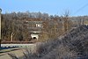 Totaliteit van de twee ingangen van de spoortunnel op de NMBS-lijn 6 tussen de stations Chaudfontaine en La Brouck (M) ensemble van de tunnel en de omgeving (S)