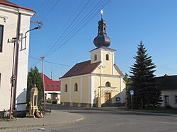 Centrum obce s kaplí Navštívení Panny Marie