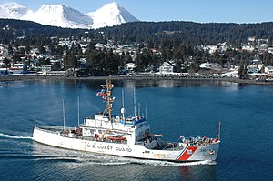 USCGC Storis идет домой.jpg