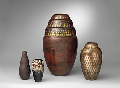 Vases vers 1920, New York, Metropolitan Museum of Art.