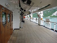 Het promenadedek van het cruiseschip de Westerdam