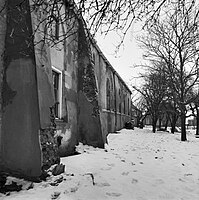 De zwaar vervallen kerk in 1979