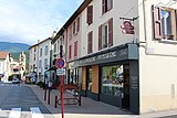 Le centre-bourg le long de l'avenue Rivalta.