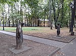 Четыре статуи в парке