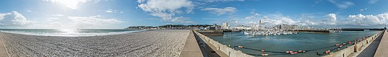 La plage et la marina du Havre.