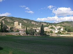 Anvista de Biel dende o sud, con l'Arba de Biel y o suyo castiello