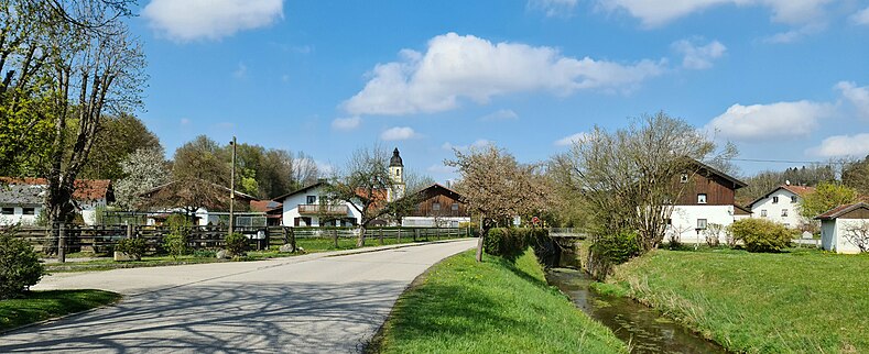 Blick in den Ortskern von Oberornau von Süden