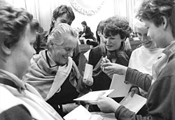 Bundesarchiv Bild 183-1987-0306-113, Berlin, XII. DFD-Kongress