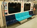 台北捷運車廂內以深藍色作為區分優先座