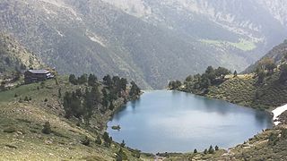 Refuge de Coma Pedrosa pour les randonneurs sur les berges de l'estany de les Truites