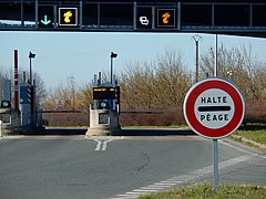 Panneau B5c au péage de Tonnay-Charente, entrée 33 de l'A837.