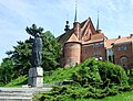 Statue de Nicolas Copernic au pied de la fortification de Frambork.