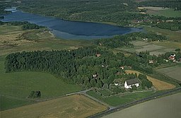 Funbosjön i bildens övre del