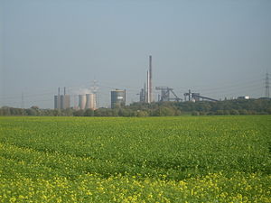 Panorama des Hüttenwerkes, ganz links das Kraftwerk. Der große Kamin des Hüttenwerks ist 200 Meter hoch, gehört aber nicht zum Kraftwerk.