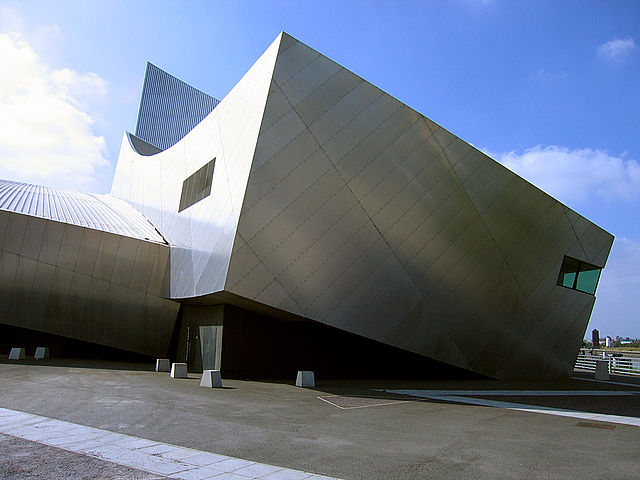 Daniel Libeskind's Imperial War Museum North in Manchester England, is (de)constructed from three intersecting curved volumes.