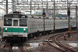 JR 조반 완행선에서 운용되는 203계 전동차 (2009년 7월31일 가나마치역）
