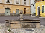 Jevišovice, kašna na náměstí (2020-06-17; 01).jpg