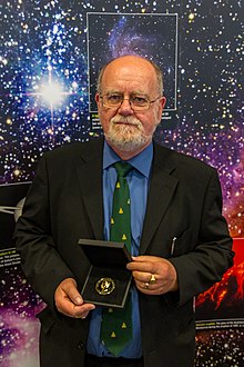 John Brown receivin the Gowd Medal o the Ryal Astronomical Society