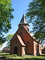 Kirche mit umgebender Trockenmauer