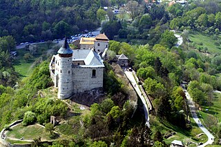 Kunětická Hora from air M1 -2.jpg