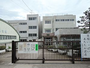 前原小学校 正門