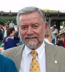 Mayor Tom Potter in August 2008.jpg