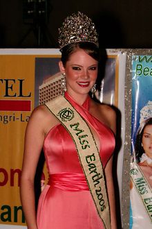 ألكسندرا براون ، حاملة لقب مسابقة ملكة جمال الأرض 2005