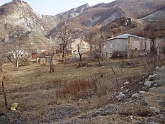 Նոր Բրաջուր գյուղի բնակելի տներից (2012թ․)