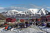 Nybyen, mirant cap a la resta de Longyearbyen i l'Adventfjorden