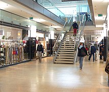 La Passerelle bas entre le passage au rez-de-chaussée et la station souterraine du U-Bahn.