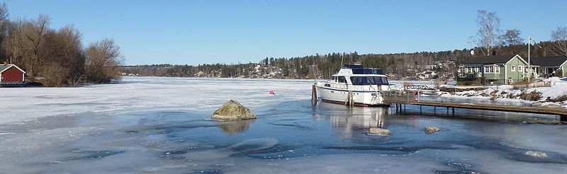 Södertäljeviken mot norr, sedd från Kiholmen, mars 2013.