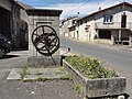 Une pompe-fontaine.