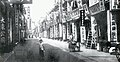 1930年代に上海街にあった上が住居で下が店舗の「唐樓」と呼ばれる建物