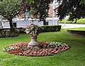 Siervaas van Berlage op het Koningin Emmaplein