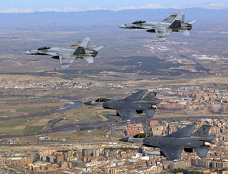 Archivo:Spanish Air Force EF-18 and USAF F-16 DF-SD-03-10957.JPEG