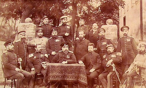Наставници Војне академије у Београду од 1888. године. Поједини од фотографисаних истичу споменицу на рат 1885-86.