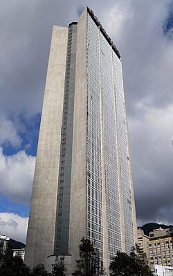 Torre Centro de comercio Internacional, costado suroeste.JPG