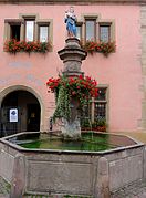 Fontaine (XVIIIe), place Turenne.