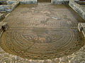 Mosaïque du cratère dans la salle à manger des invités.