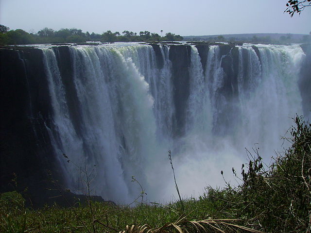 Изглед към водопада от Замбийската страна