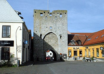 Visbys östra port är stadens.... Hästgatan till Österväg.... .