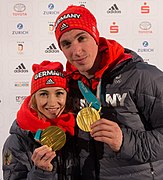 Savchenko et Massot avec la médaille d'or olympique en février 2018.