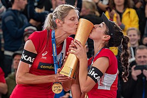 Die Kanadierinnen Sarah Pavan und Melissa Humana-Paredes gewinnen die WM bei den Frauen.