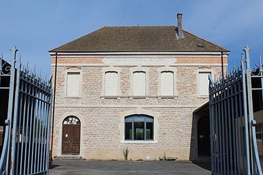 Ancienne mairie et école.