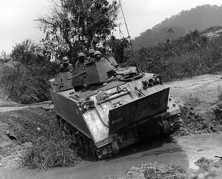 http://upload.wikimedia.org/wikipedia/commons/thumb/9/9f/Armored_cavalry_assault_vehicle.jpg/744px-Armored_cavalry_assault_vehicle.jpg
